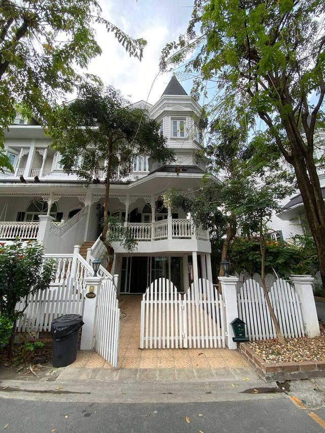 ให้เช่าทาวโฮม  หลังใหญ่ สไตล์ยุโรป 4 ชั้น โครงการแฟนตาเซีย วิลล่า 2 International Village 1