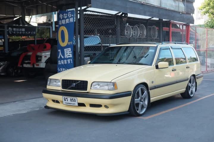 Volvo 850 สีเหลือง  2