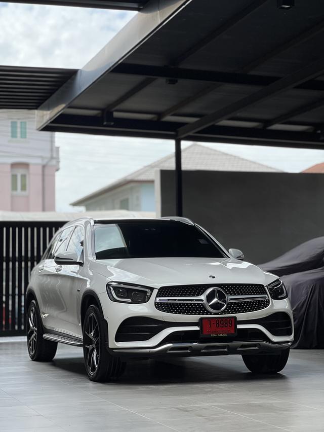 Benz GLC300e AMG 3