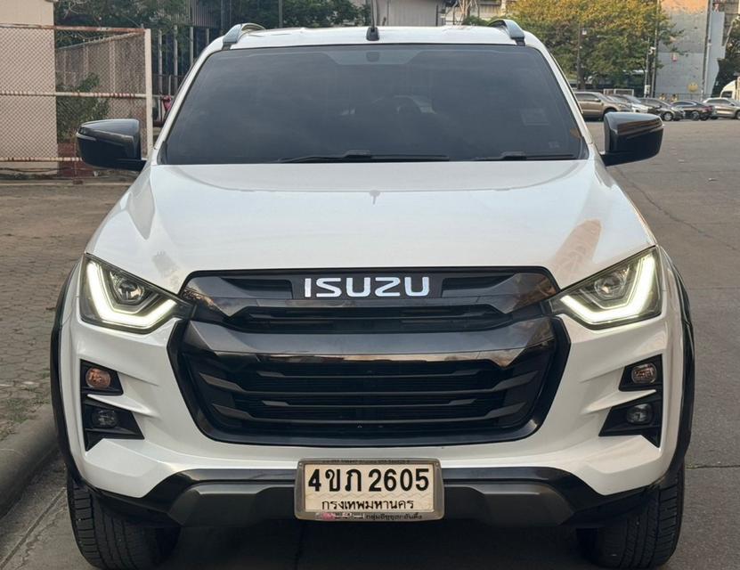 ISUZU D-MAX  V-Cross 3.0 Ddi ZP 4WD ปี 2023 เกียร์ธรรมดา ไมล์ 29,000 km. 2