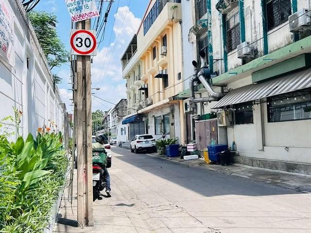 ขายทาวน์เฮาส์ 2 ชั้น 270 ตรม. ซอยสุขุมวิท 89-1 เดิน 500 เมตร ถึง BTS บางจาก 8