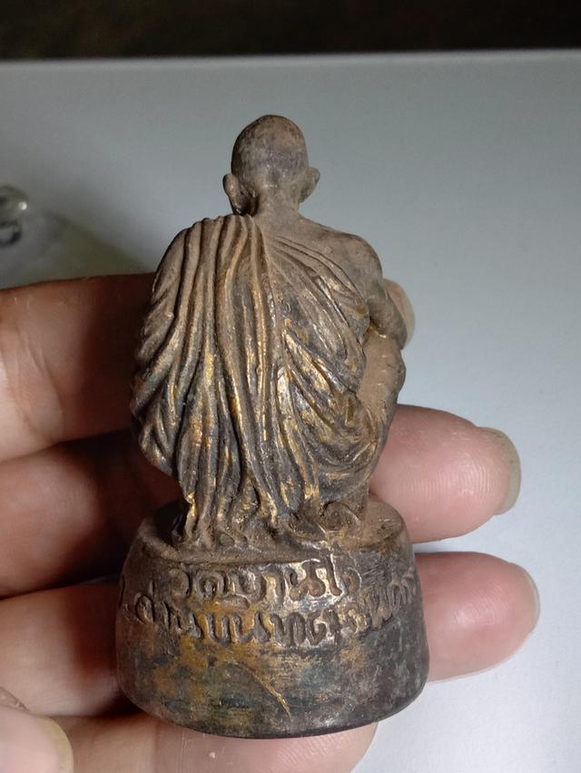 หลวงพ่อคูณงานไม้แกะสลัก รูปที่ 2