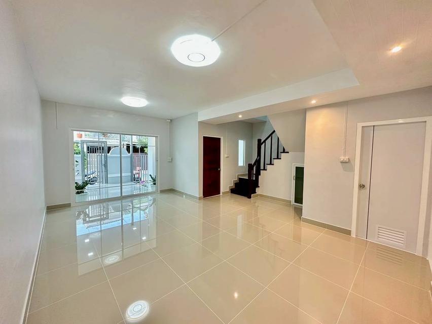  บ้านทาวน์เฮ้าส์ 2 ชั้น โครงการดี มีนิติบุคคล หมู่บ้านพฤกษา 14A ถนนวัดลาดปลาดุก 8