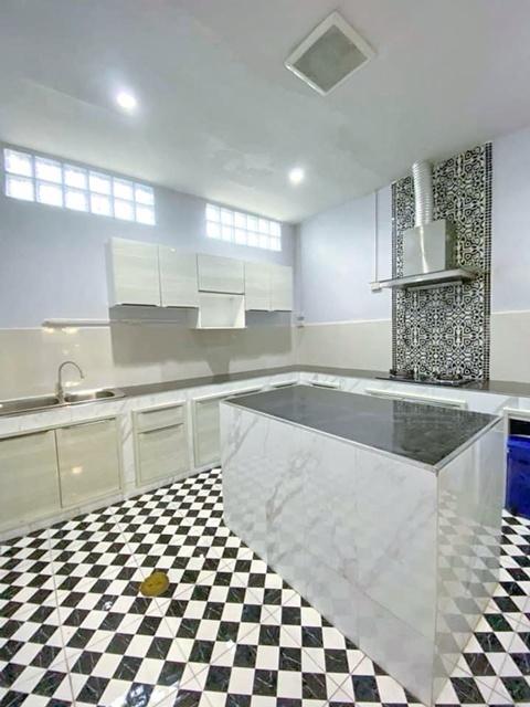 บางกรูด บ้านโพธิ์ ฉะเชิงเทรา เมกะโฮม 1.6 กม. อาคาร 3 ชั้น 23 ตร.วา. 280 ตร.ม. หลวงพ่อโสธร ติดถนนเมน 3 นอน 3 น้ำ พร้อมเฟอ