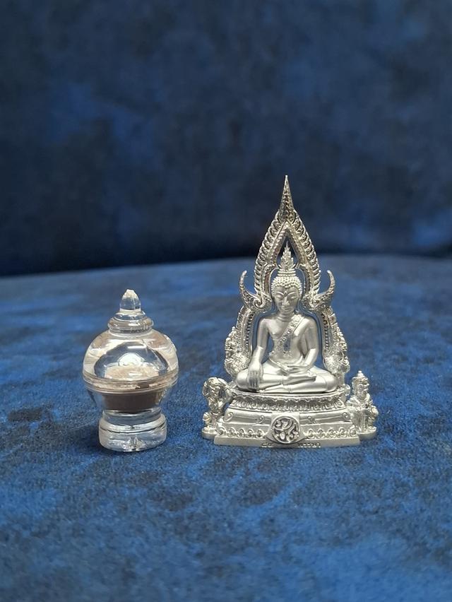 พระพุทธชนิราช เนื้อเงินชุปทองคำขาว รูปที่ 2