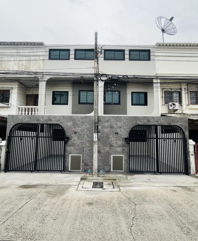 [For Sale] Townhome 2-Storey, Renovated, Near Paradise Mall, Srinakarin 1