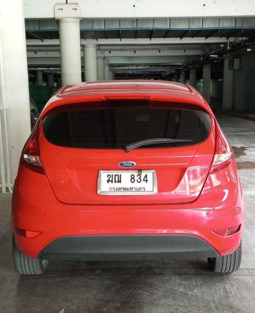 2012 Ford Fiesta สีแดง 4