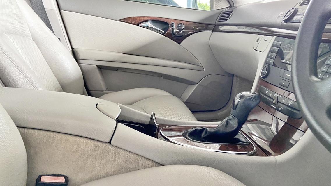Mercedes-Benz E220CDI W211 8