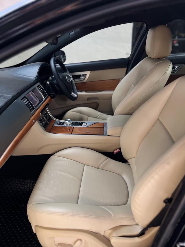 Jaguar XF 2.2D 8