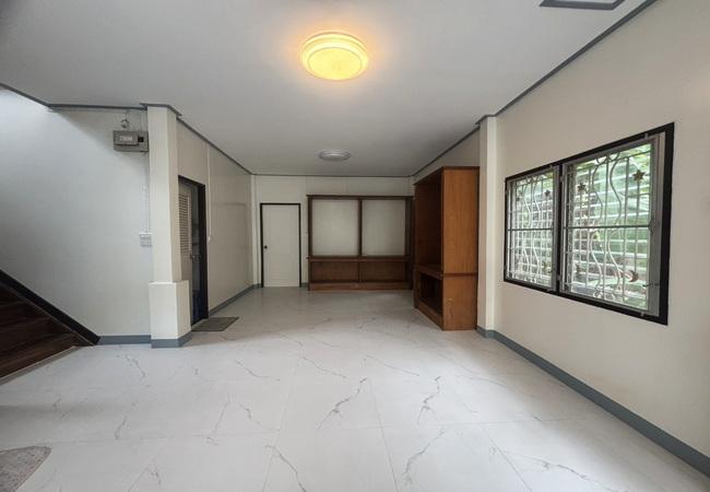 ขายและให้เช่าบ้านเดี่ยว หมู่บ้านเมืองเพชรวิลเลจ ซอยทุ่งมังกร 12 เนื้อที่ 67 ตร.ว. 2 ชั้น 3 นอน 2 น้ำ 3