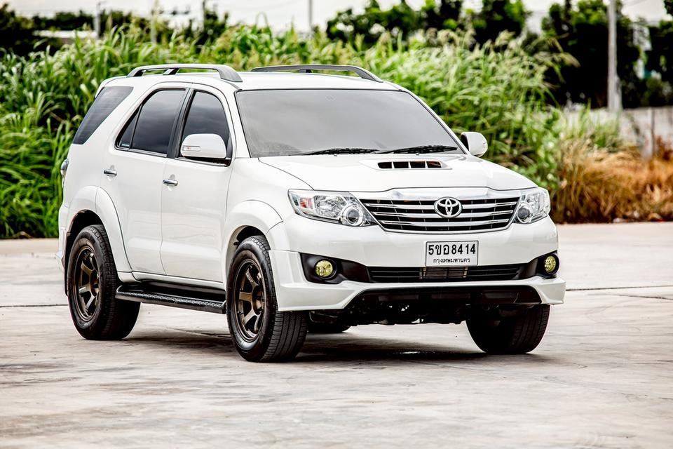 TOYOTA FORTUNER 3.0V สีขาว ปี 2013 ของแต่งหลายแสน