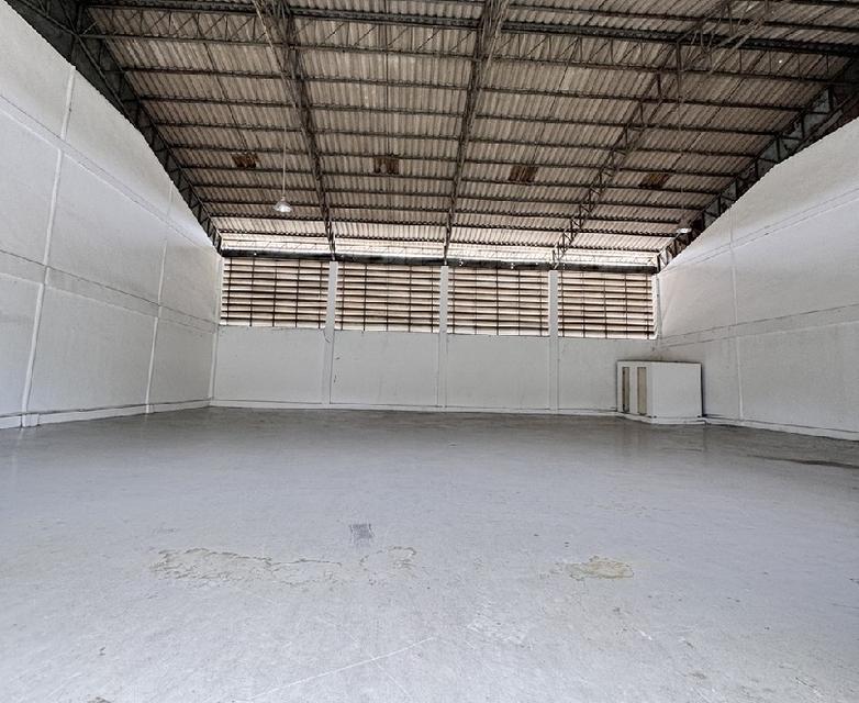 ให้เช่าโกดัง ทำเลดีมาก ริมถนนเทพารักษ์ กม.26 เข้าซอย 40 เมตร / พื้นที่โกดัง 400 ตารางเมตร (20 x 20 เมตร) 4