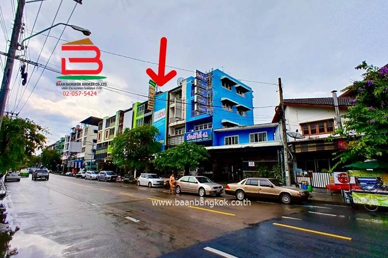 อาคารพาณิชย์ ติดถนนลาดพร้าว-วังหิน (ใกล้วัดลาดพร้าว) เนื้อที่ 17 ตรว. แขวงลาดพร้าว เขตลาดพร้าว 8