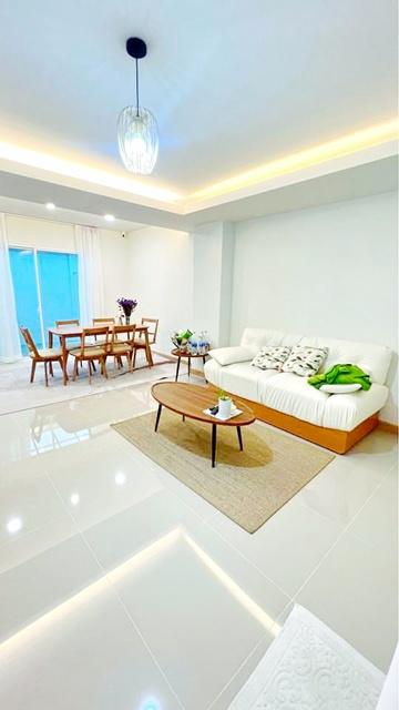 ตลาดนัดจตุจักรชลบุรี 1.4 กม.สุขุมวิท บางแสน ห้วยกะปิ 13-17 ให้เช่าบ้านทาวน์โฮม ฟังก์ชัน 3 นอน 3 น้ำ ใกล้แลนด์มาร์กเมืองช 2