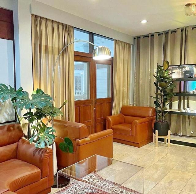 ให้เช่าคฤหาสน์ 6นอน มีสนามหญ้าส่วนตัว ใกล้ทางด่วนสุขุมวิท 62 BTS บางจาก 500 ม. บิ๊กซี อ่อนนุช 2 ชั้น 4น้ำ หลังใหญ่ 200 ต 5