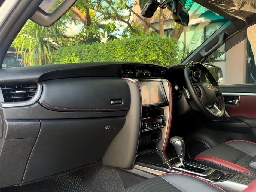 2023 TOYOTA FORTUNER LEGENDER 2.4 รถมือเดียวออกป้ายแดง รถวิ่งน้อย ประวัติศูนย์ครบ รถไม่เคยมีอุบัติเหตุครับ รูปที่ 11