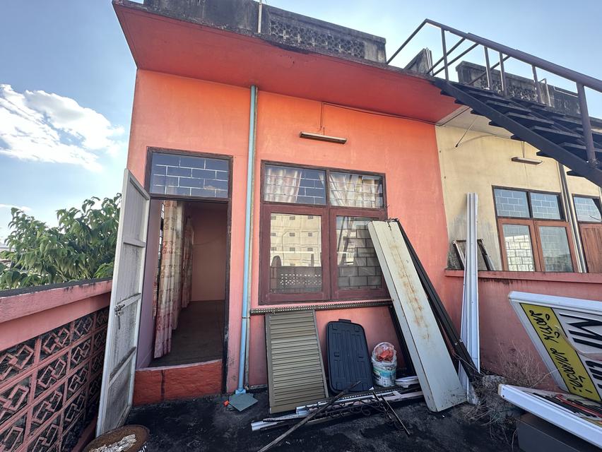 ขายตึกอาคารพาณิชย์ 3 ชั้น มีระเบียงเดินไปดาดฟ้า 13