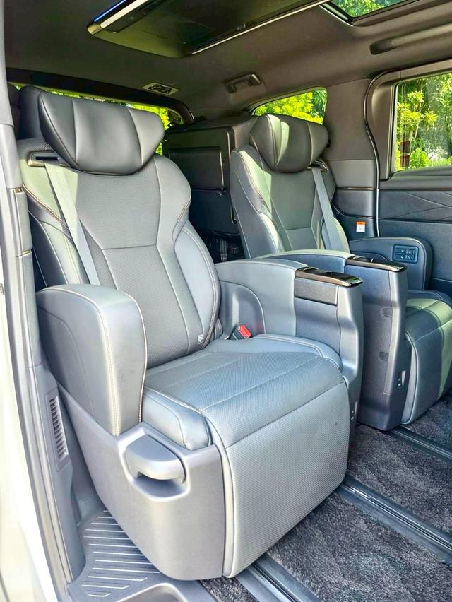 Toyota Alphard 2.5 Z TOP สีขาว ปี 2025 ไมล์ 30,000 กม. 13