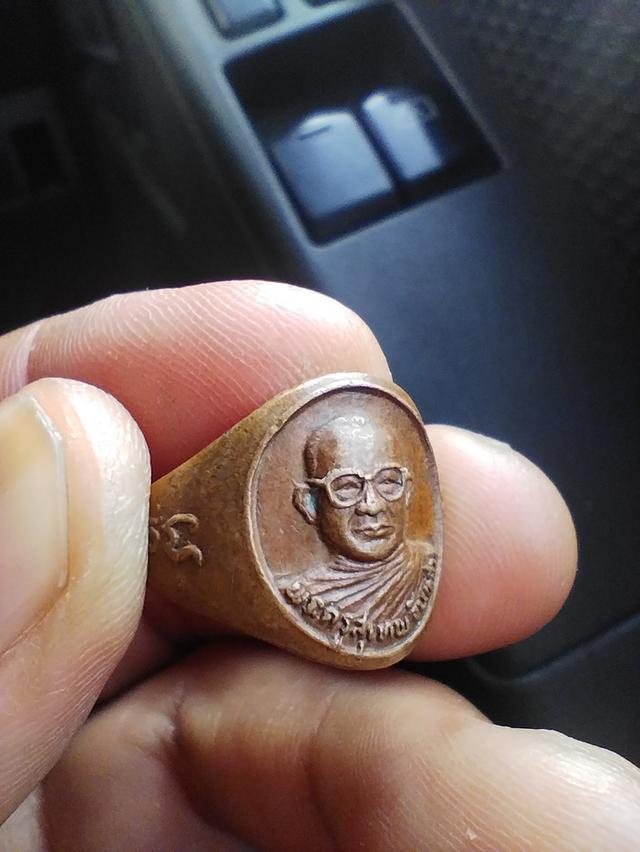 แหวนพระครูสุเทพจันทสาร วัดปราสาทเทพนิมิต