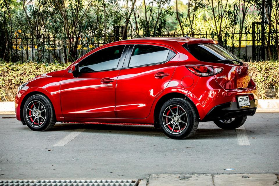 Mazda2 1.5 XD Sport ดีเซล  ปี 2015 สีแดง  9