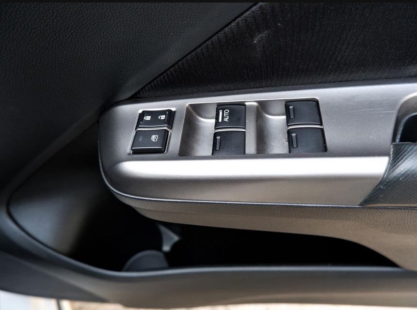 Honda City 1.5 SV i-Vtec ปี 2014 เกียร์ AT 9