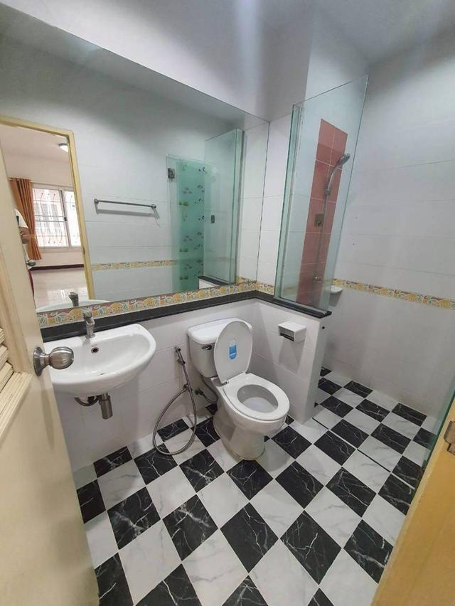 ขายบ้านทาวน์เฮ้าส์มุมด่วน 11