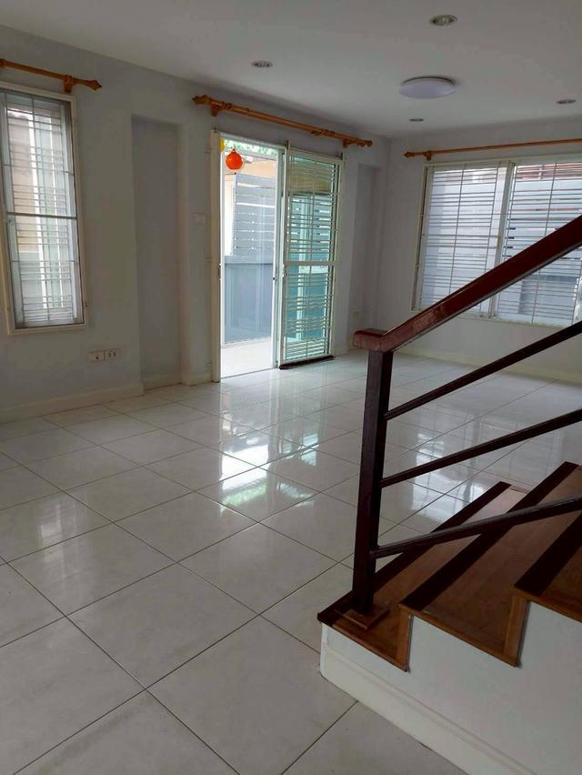 บ้านในหมู่บ้านคันทรีโฮม 6