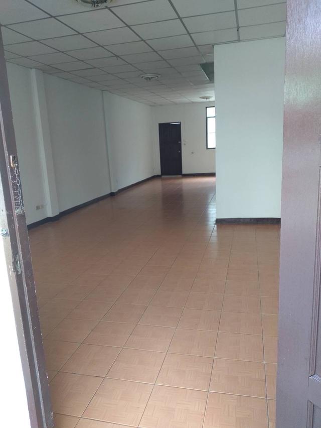 ขายบ้าน 2 หลังติด หลังวิทยาลัยจันทรเกษม รัชดาภิเษก พื้นที่ 73 ตร.ว. ราคา 11 ลบ. สนใจติดต่อ ปุ้ย 08-9920-9893 ไอดี dpawadee 5