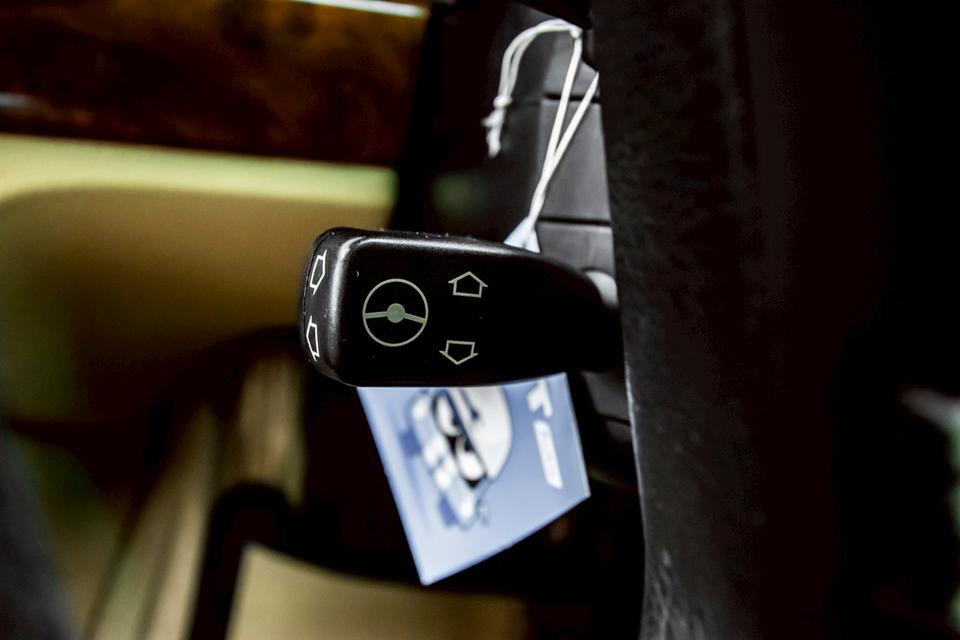 BMW SERIES 5 523iA E39 2001  14