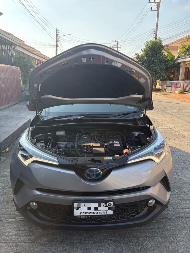 Toyota C-HR 1.8 Hybrid High (ตัวท็อป) ปี 2019 สีเทา 2