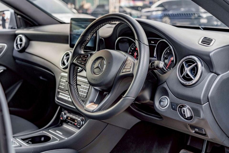 รหัสรถ NP9919  BENZ CLA200 FACELIFT 2017 13