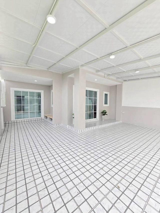 🚗🚗 จอดรถในบ้านได้ถึง 2 คัน 🚗🚗หมู่บ้านบัวทอง4  (คุณาภัทร) บางบัวทองทาวน์เฮ้าส์ 2 ชั้น  หลังมุมในส่วนตัว ตกแต่งใหม่พร้อมอยู่ 2