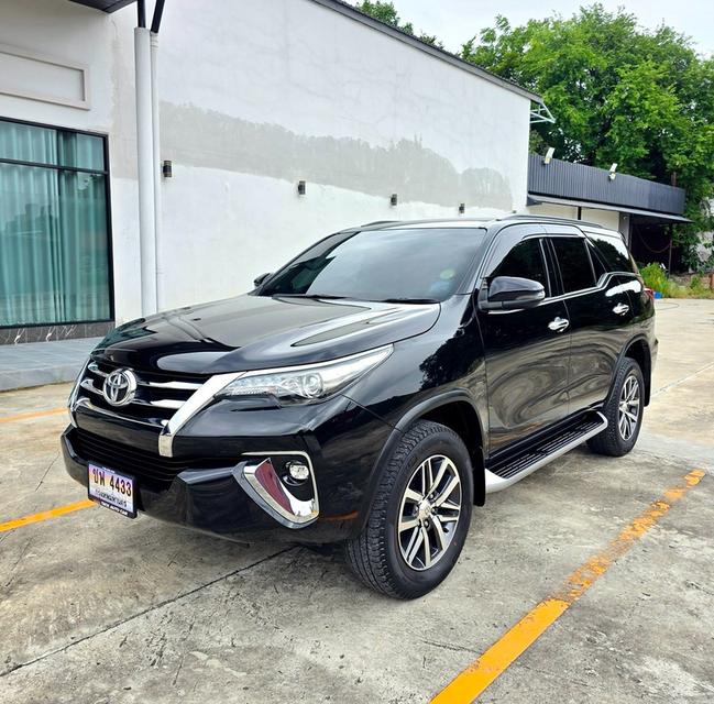 Toyota FORTUNER 2.4V สีดำ ปี2019 ไมล์ 60,000 กม.