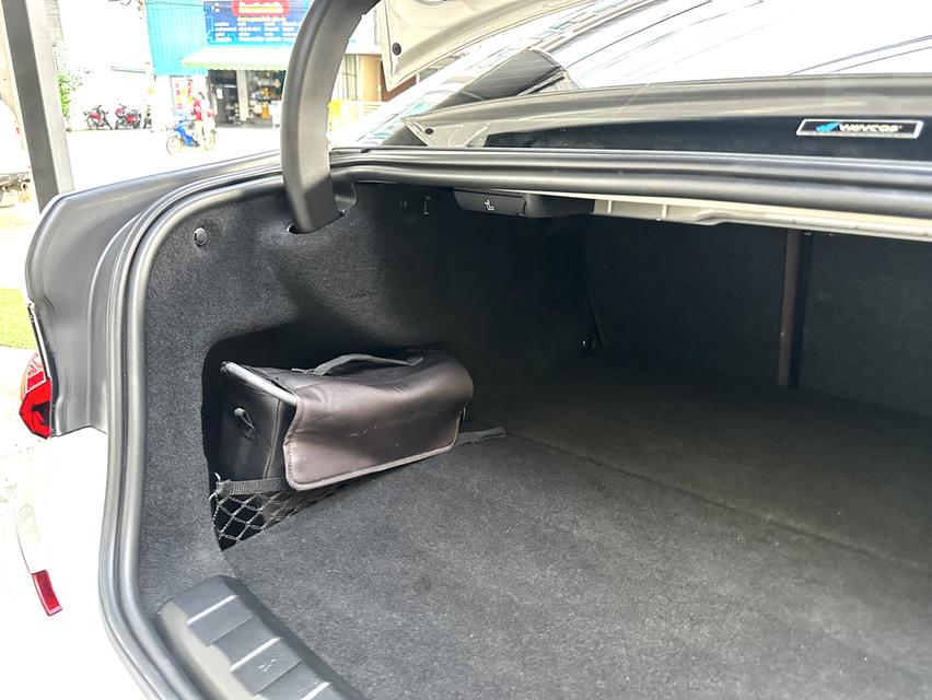 BMW 330e Plug-in Hybrid M Sport ปี2020 รถมือเดียว ไมล์น้อย 17