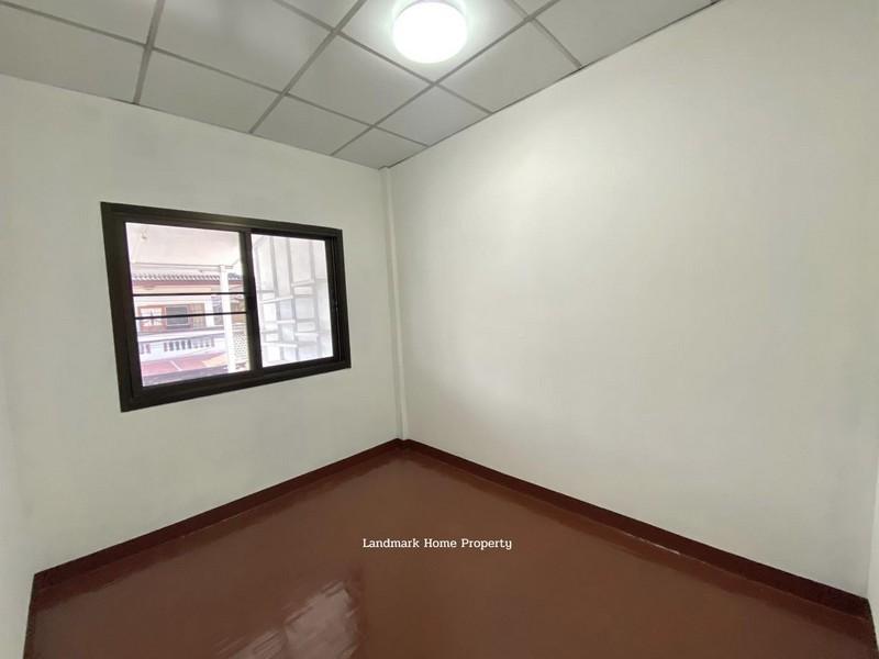 LM25-0075 ขายทาวน์เฮ้าส์ 2 ชั้น ใกล้เซ็นทรัลแจ้งวัฒนะ ปากเกร็ดวิลเลจ เนื้อที่ 17.5 ตรว 3นอน 2น้ำ พร้อมอยู่ 4