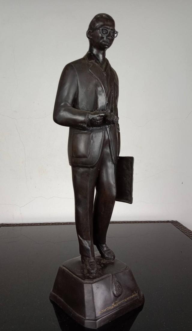 59.พระบรมรูปหล่อในหลวงรัชกาลที่9 พระบาทสมเด็จพระปรมินทรมหาภูมิพลอดุลยเดช "ทรงงาน" พระทรงเป็นยิ่งกว่ามหากษัตริย์ เ รูปที่ 7