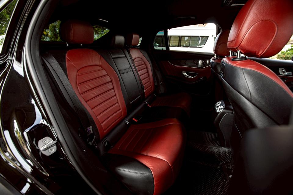 Benz GLC250 4MATIC Coupe AMG Dynamic 4WD SUV ปี 2018 สีดำ มือเดียวป้ายแดง 11