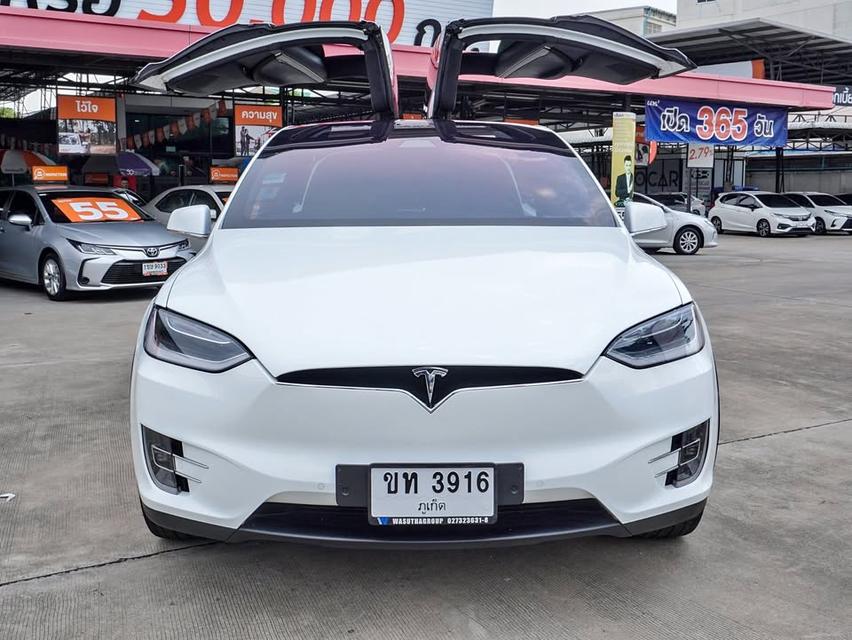 Tesla Model X พร้อมให้คุณเป็นเจ้าของ  