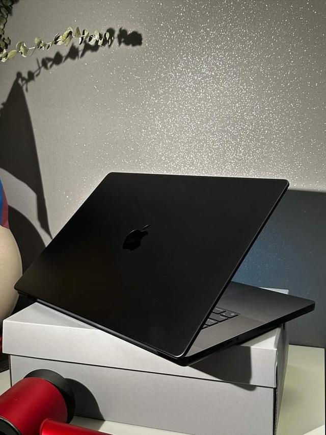 MacBook Pro 16 สี Space Black 1
