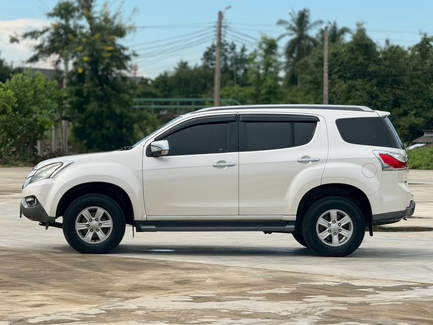 ISUZU MUX Y 14 Wagon 4dr 7st Auto 5sp RWD 2.5DCT(VGS,DVD) สีขาว ออโต้  7