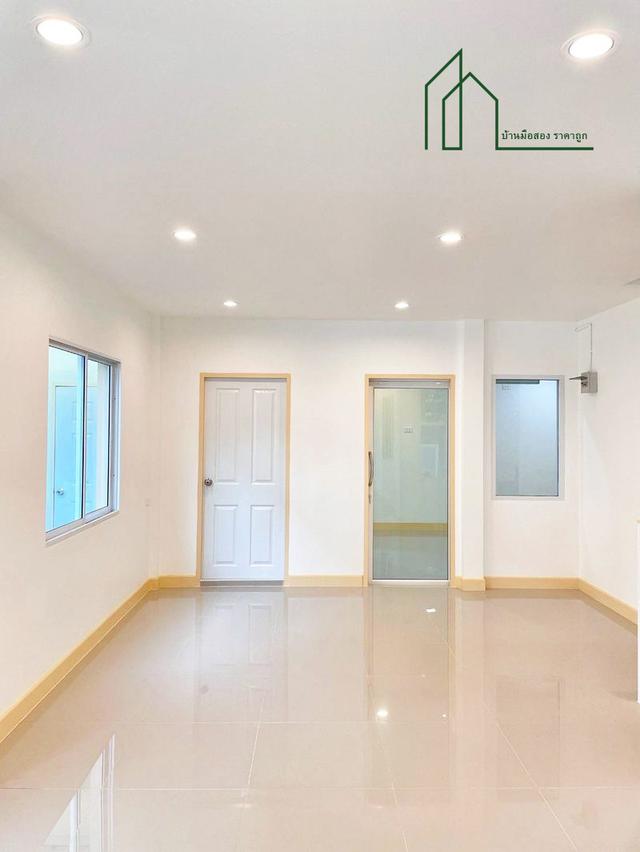 ทาวน์เฮ้าส์ 2 ชั้น หมู่บ้านบัวทองธานี เฟส 18 หลังมุม รีโนเวทใหม่  8