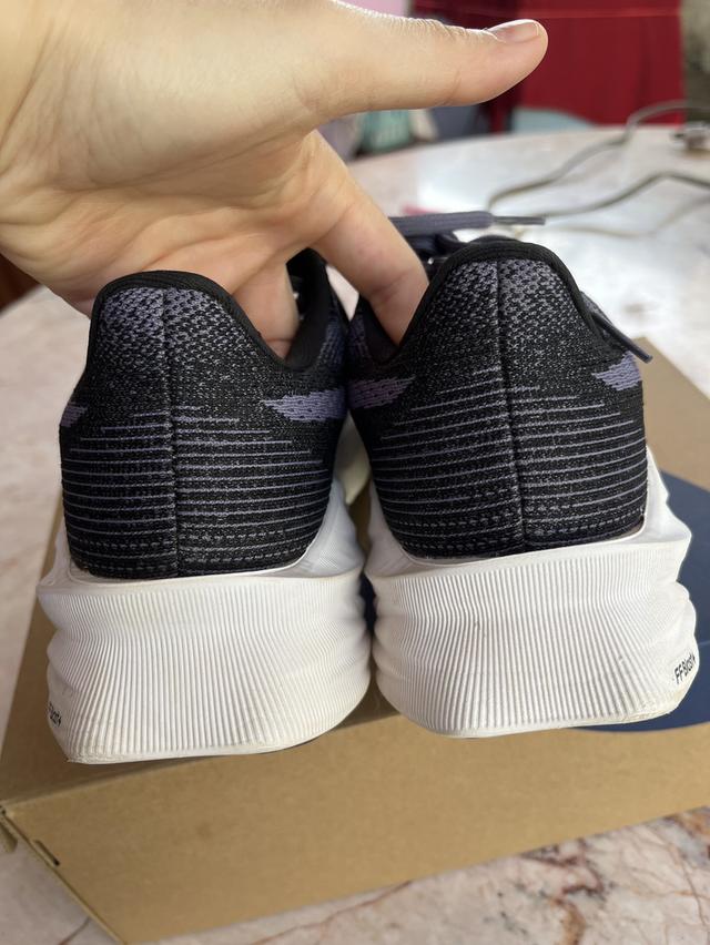 รองเท้าวิ่งยี่ห้อ ASICS รูปที่ 8