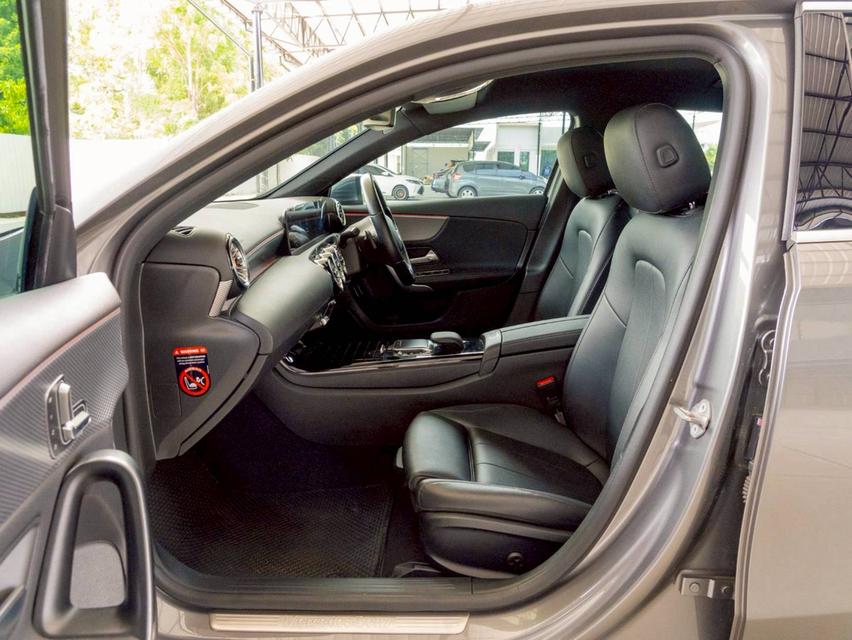 ดาวน์ 0% Mercedes Benz A200 Progressive ปี จด 2022 14