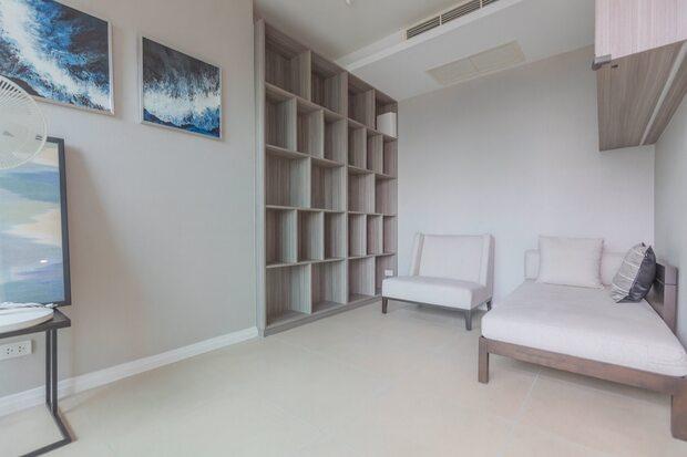 Modern unit with Panoramic River View .Comfort and Convenience near Krung Thon Buri Station 5