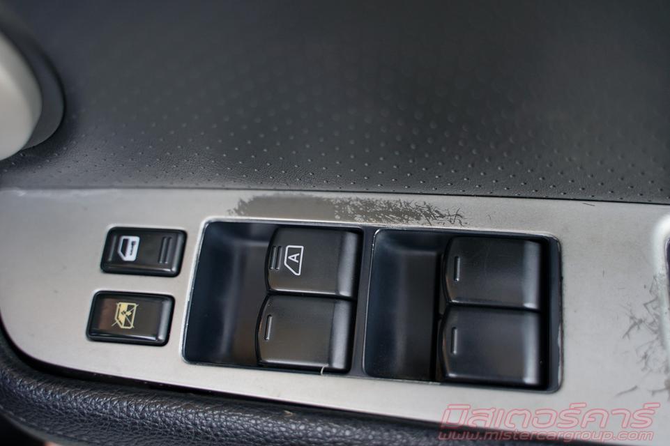 2011 NISSAN TIIDA 1.8 G / 5 DOOR 13