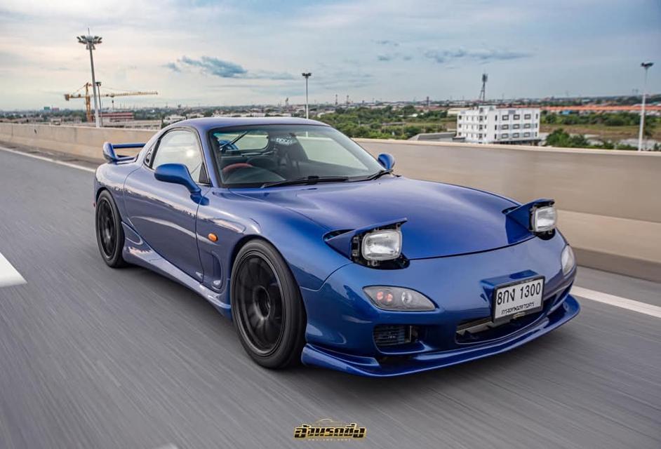 Mazda RX 7 สีน้ำเงินสวยๆ