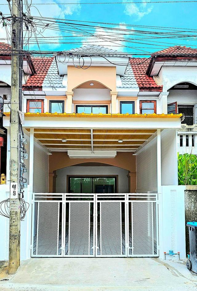 หมู่บ้านชรุ่งเรือง6