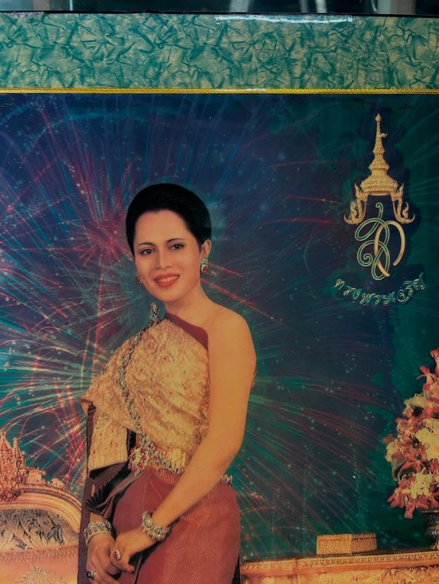 ชุด 2 ภาพรัชกาลที่ 9 และ พระราชินี พร้อมกรอบไม้ 3