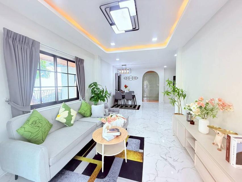 หมู่บ้านพูนสินธานี3 เคหะร่มเกล้าทาวน์เฮาส์ 2 ชั้น ตกแต่งใหม่พร้อมอยู่ หลังมุมติดที่กลับรถ 5