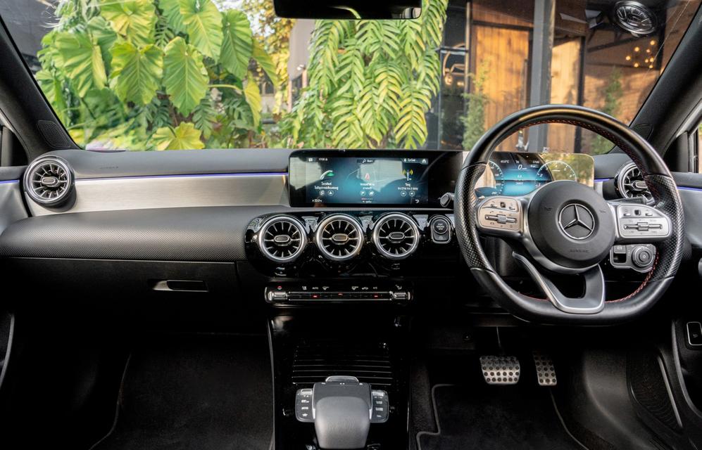 “Mercedes-Benz A200 AMG Dynamic” ปี 2022 📌𝐀𝟐𝟎𝟎 𝐀𝐌𝐆 ใหม่กริ๊บ พร้อม warranty ศูนย์ 2 ปี⚡️ 3